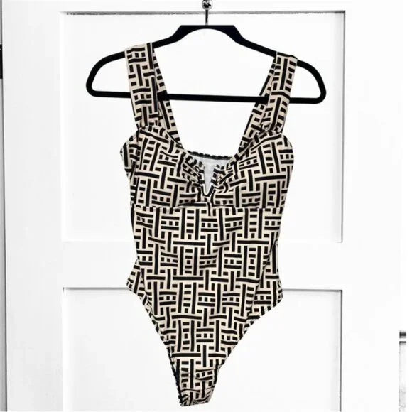 Geometric Patterned One-Piece Swimsuit - Picture 7 of 16